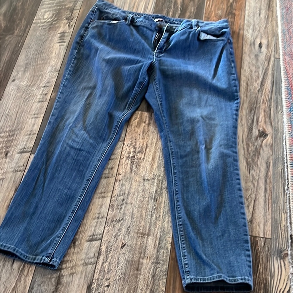 Laurie Felt Classic boyfriend jeans, embroidered pocket. 29 inch inseam.